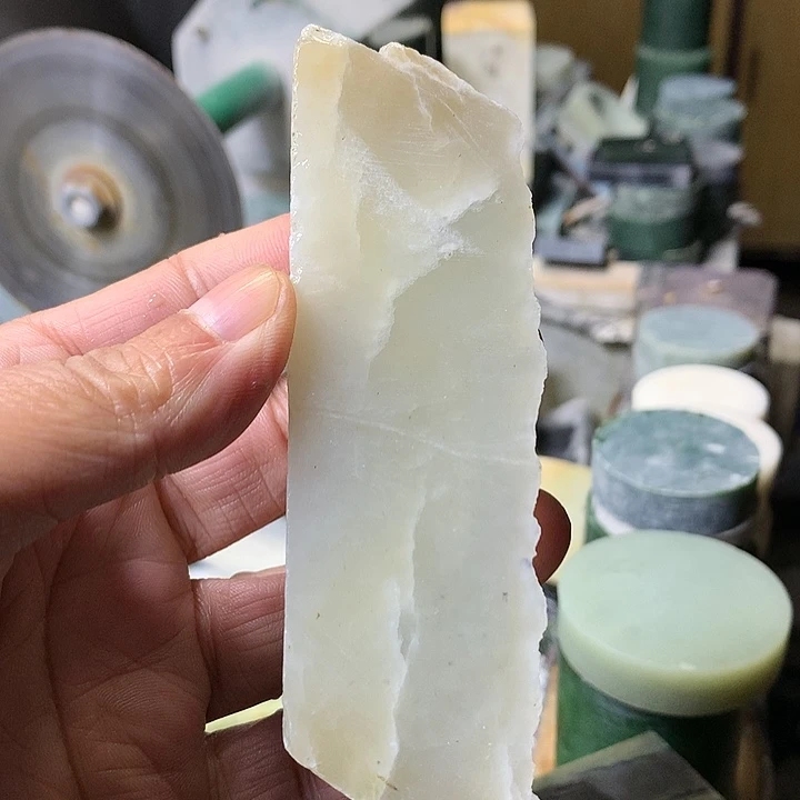 颈饰未镶嵌和田玉（糖玉）