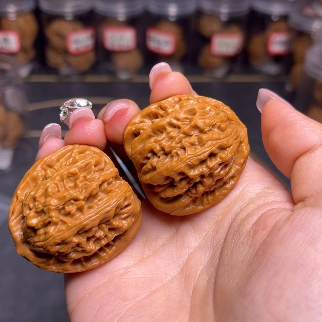 文玩核桃吊坠红锦鲤39