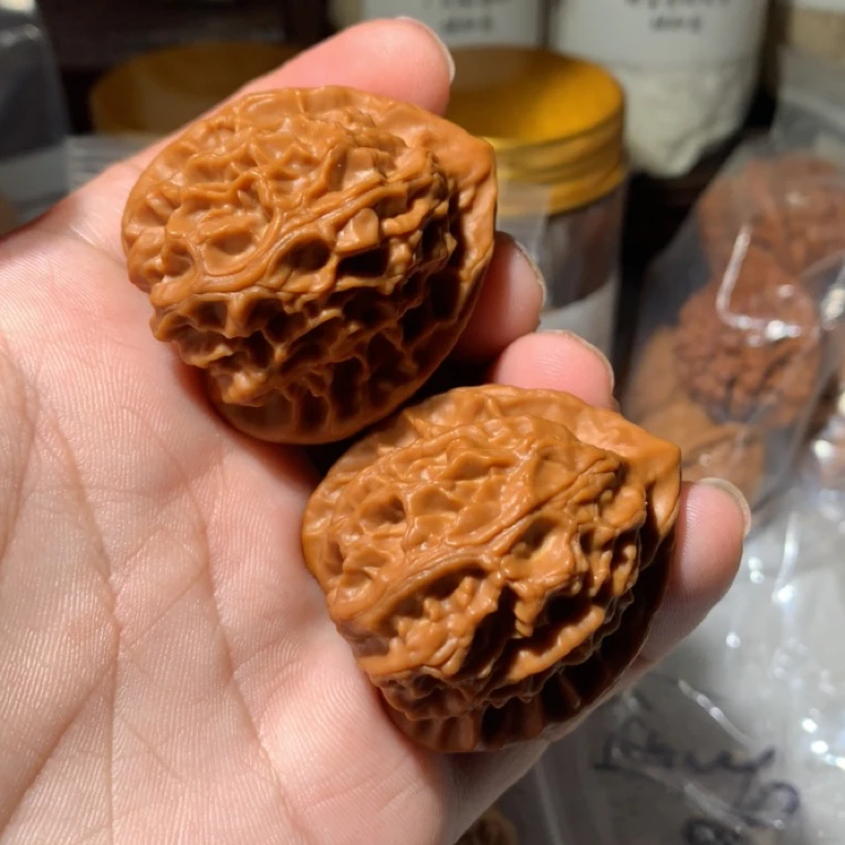 文玩核桃秦岭鸡心