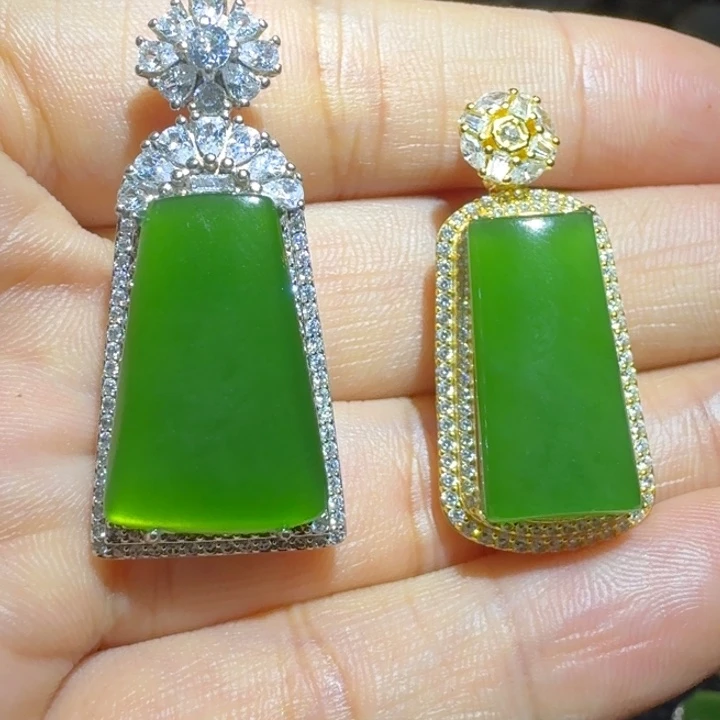 和田玉银S925镶嵌颈饰帝王绿无事牌多样性发其一