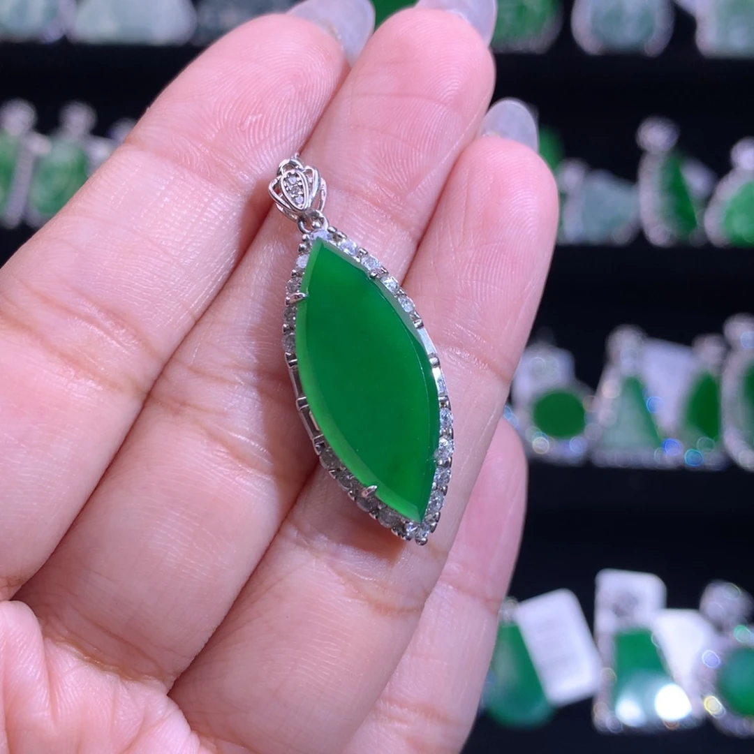 【闪购商品】颈饰银S925镶嵌翡翠