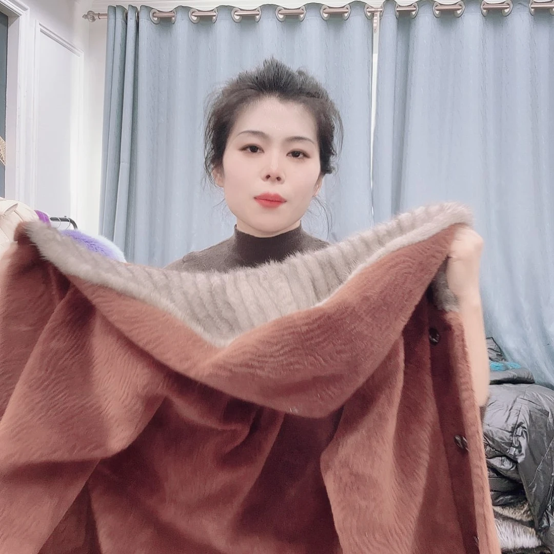 皮草搭配黑色西装