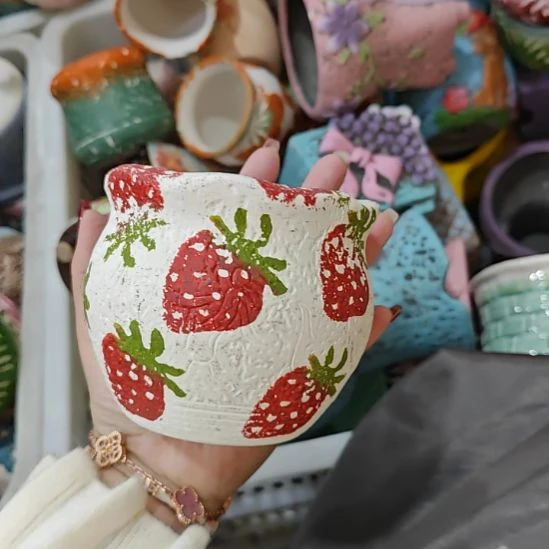 当场拍满15元发货不凑不发，花盆盆口不方不圆有针孔黑点是正常的，