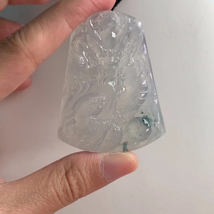 翡翠挂件未镶嵌…..