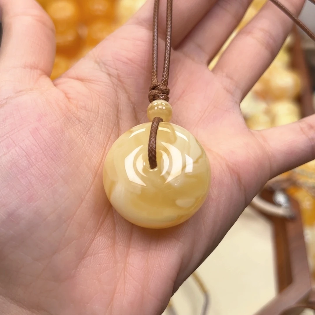 琥珀未镶嵌颈饰蜜蜡