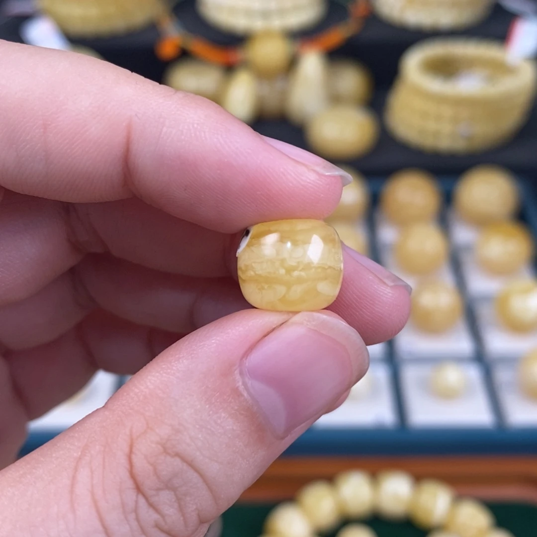 遥***远蜜蜡未镶嵌珠宝奇石