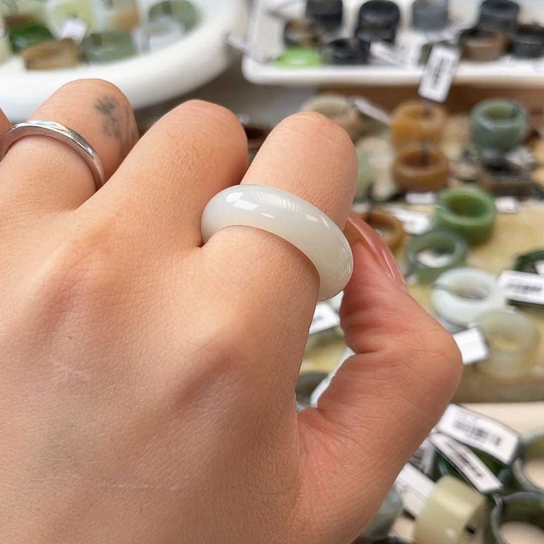 和田玉戒指未镶嵌L80 俄白泥鳅背不退换19.0