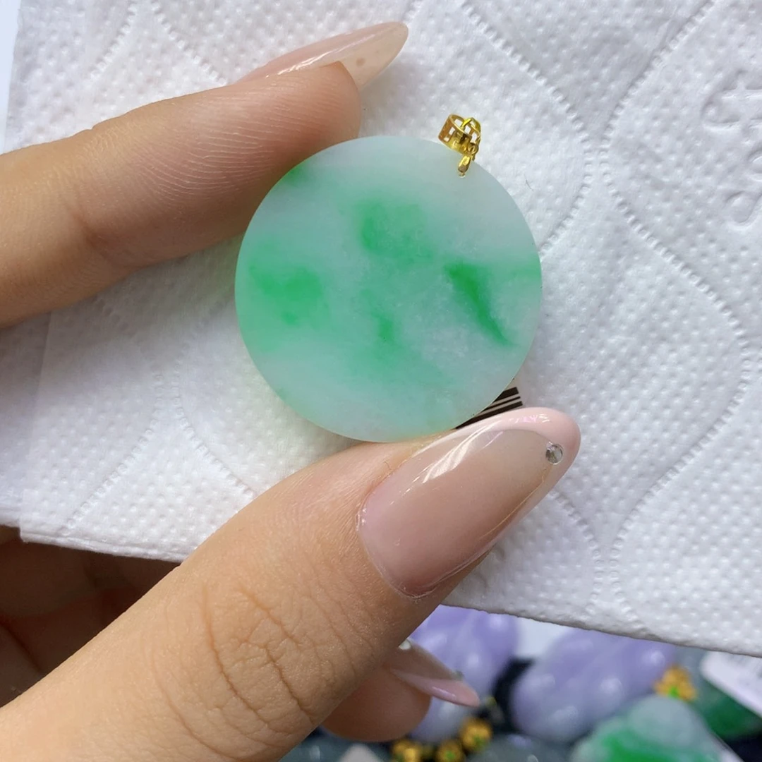 颈饰18K金镶嵌翡翠