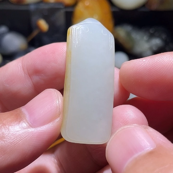 颈饰未镶嵌和田玉（糖玉）