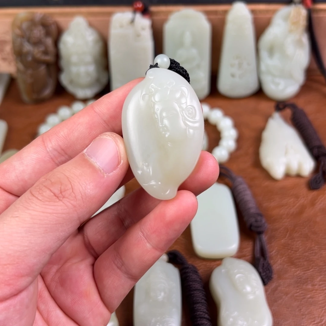 和田玉（青白玉）未镶嵌颈饰