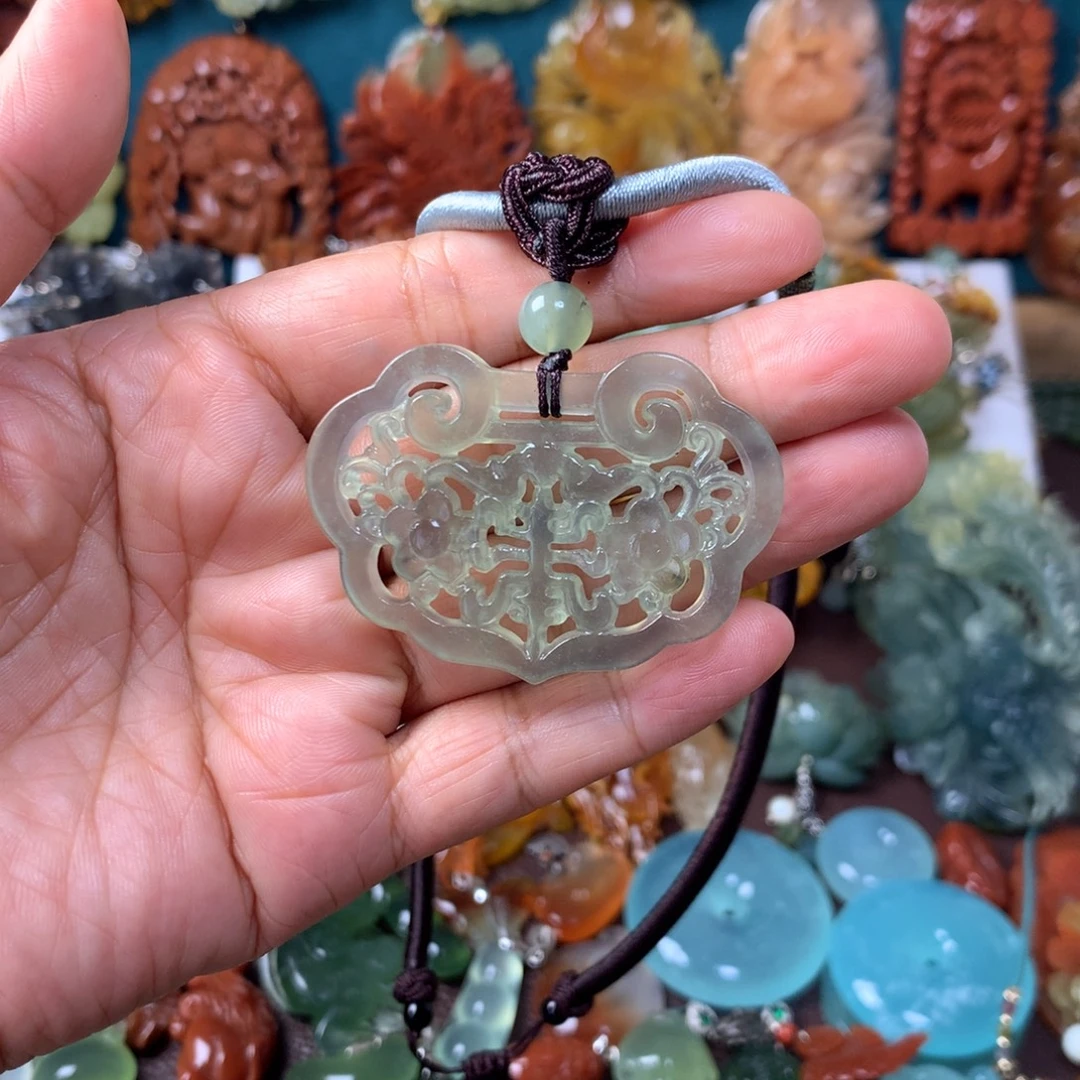 蛇纹石玉未镶嵌挂坠