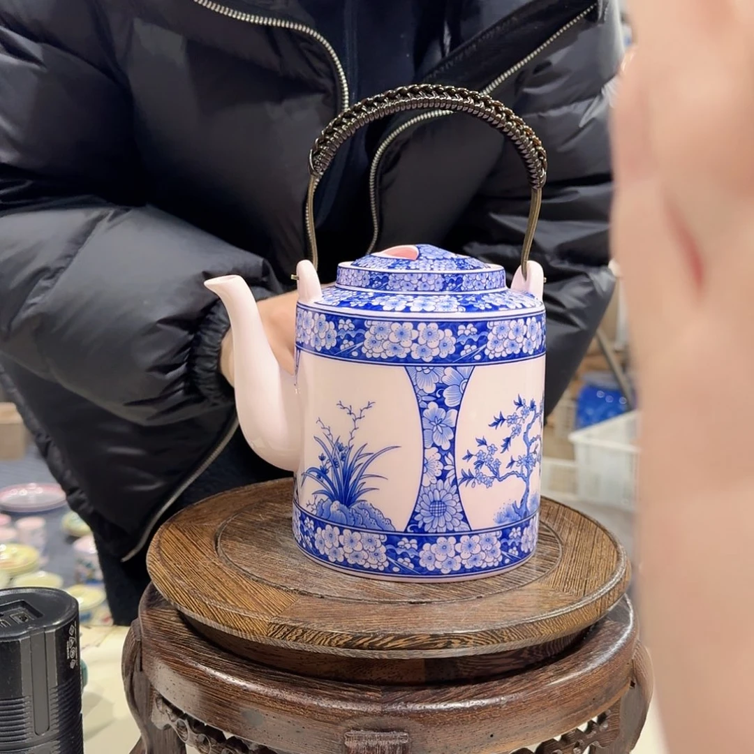 摆件瓷/////景德镇陶瓷瓷器。