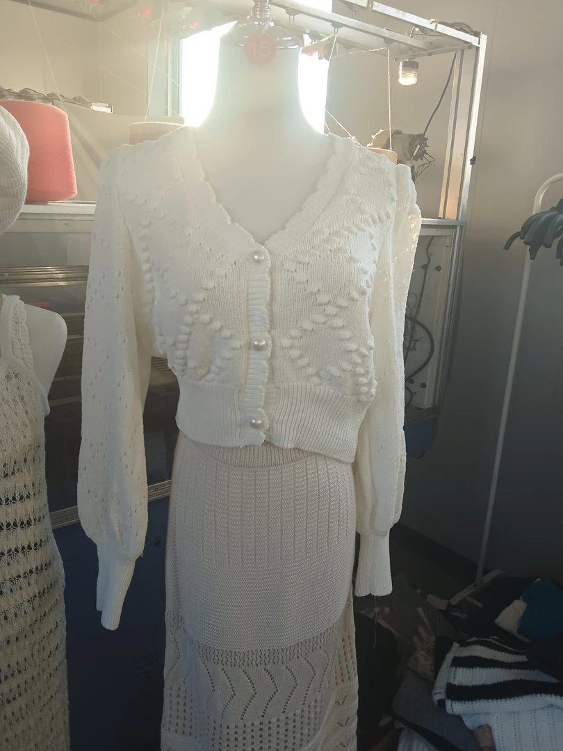 出口日韩，开身短款镂空女毛衫