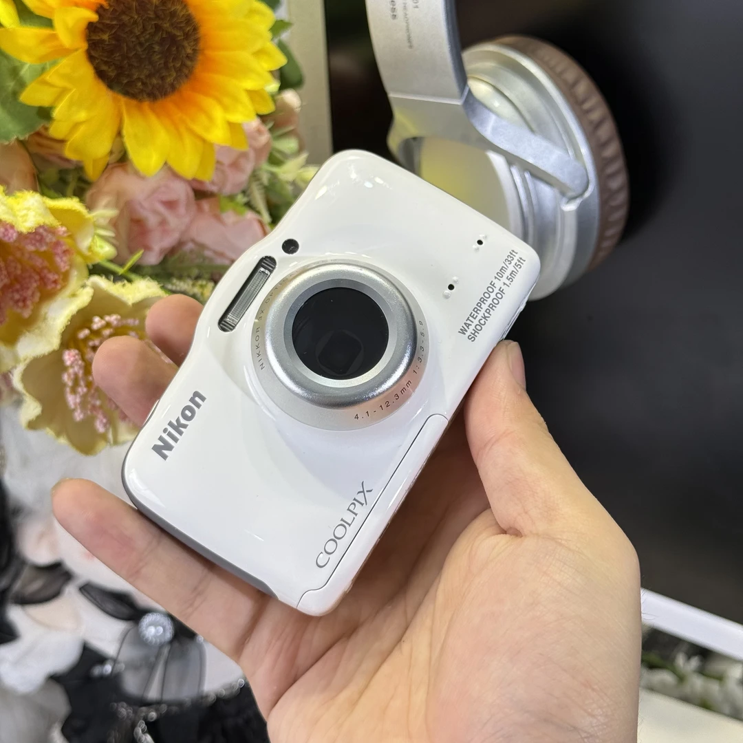 9新 Nikon/尼康 尼康s32冷白皮柔焦适合新手带配件五号电池供电