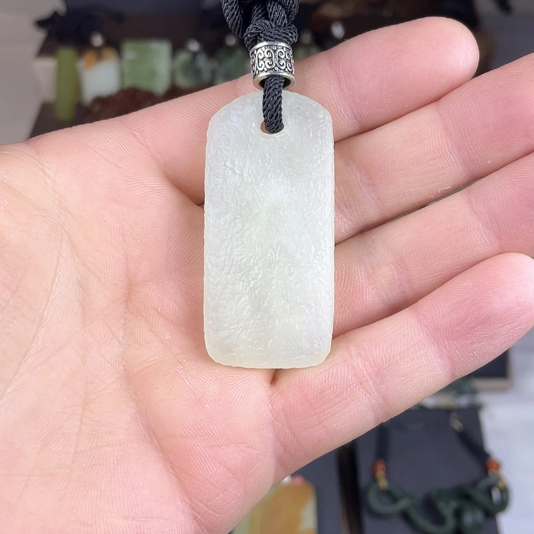 蛇纹石玉颈饰未镶嵌挪****?