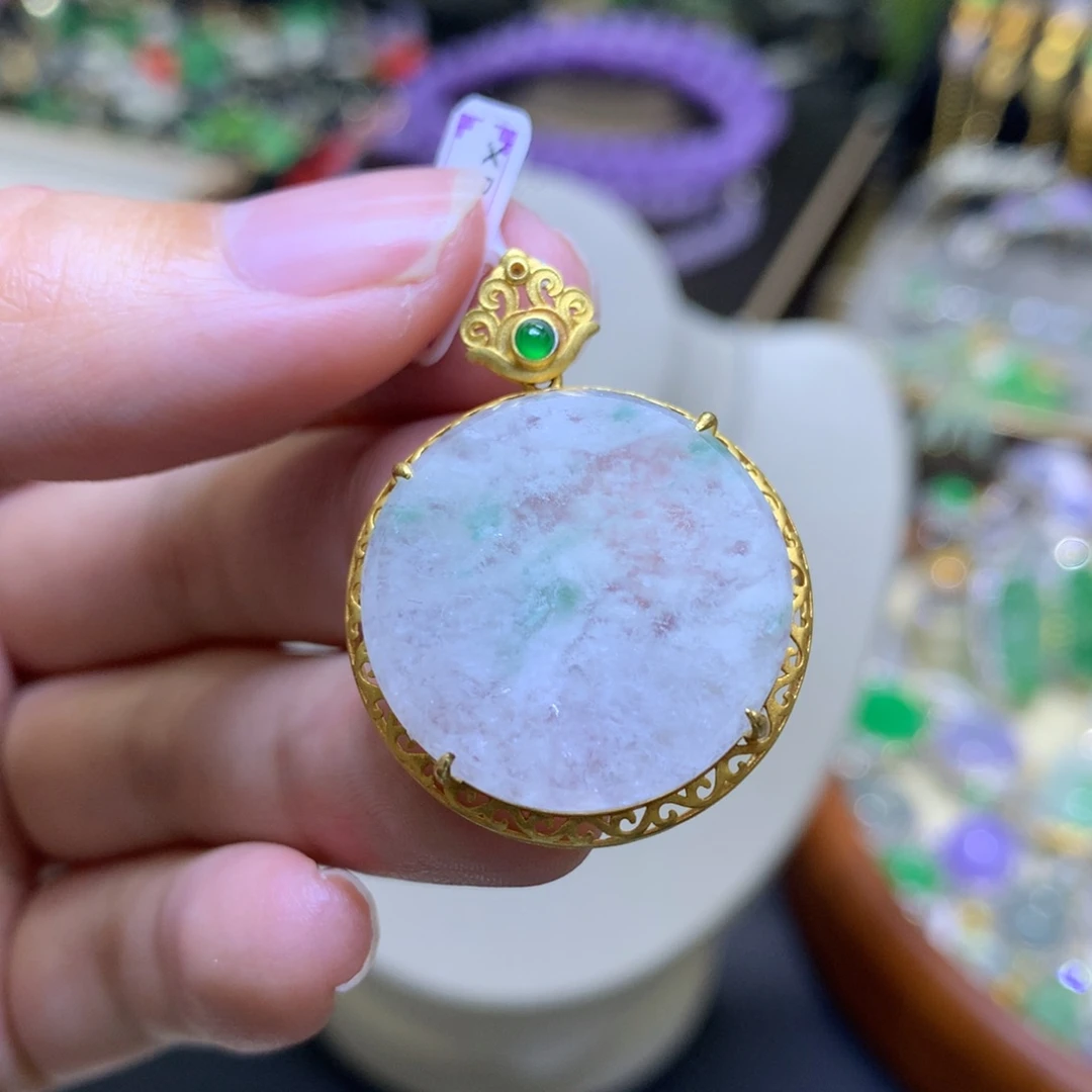 颈饰18K金镶嵌翡翠