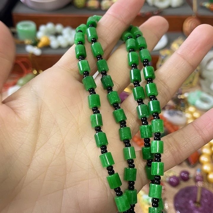 小***、翡翠未镶嵌颈饰精美雕刻物件物件