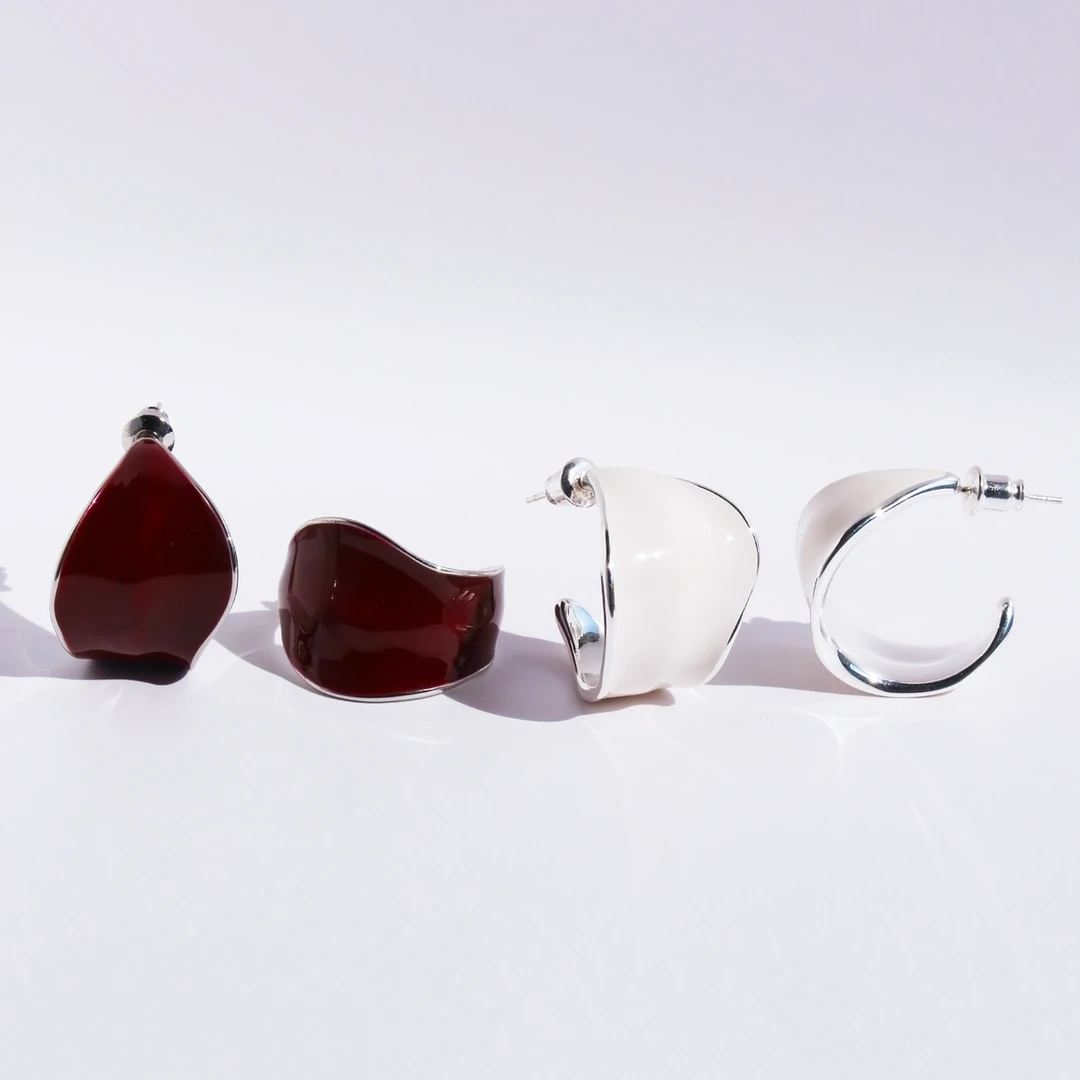 黄铜珐琅耳饰 珐琅卷曲树叶耳环酒红色宽版C形耳圈