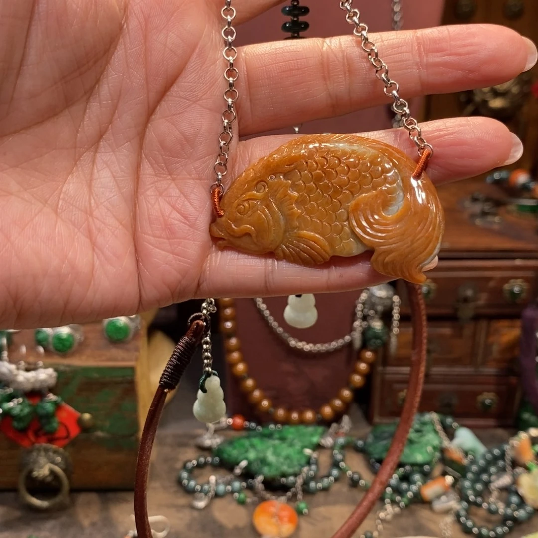 翡翠吊坠(赠链)未镶嵌