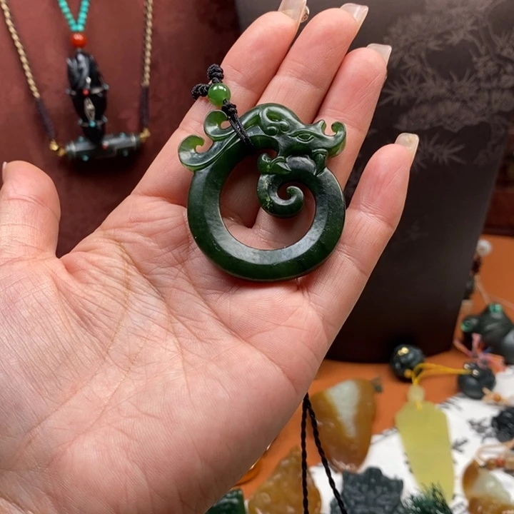 颈饰未镶嵌和田玉