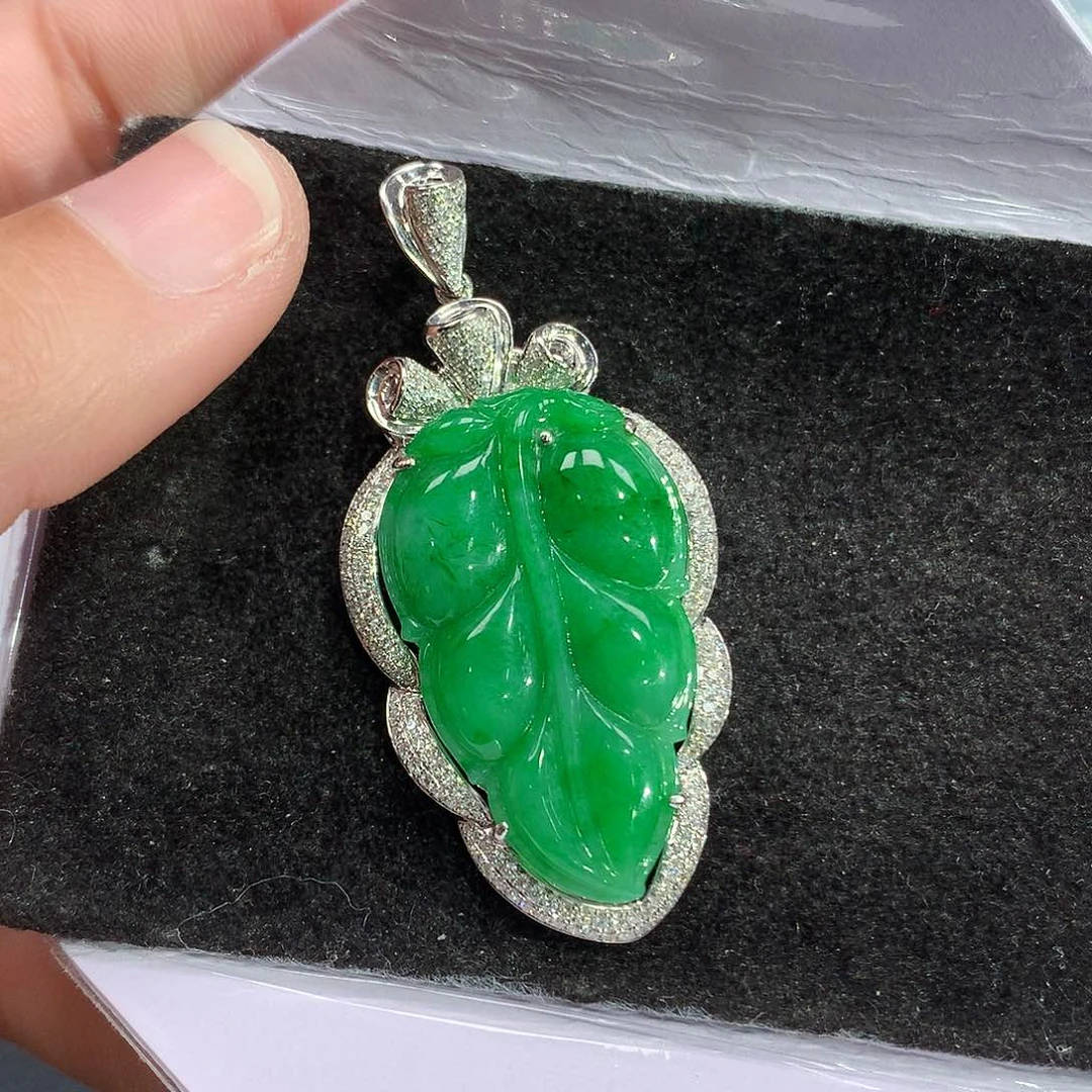 翡翠吊坠(赠链)18K金镶嵌