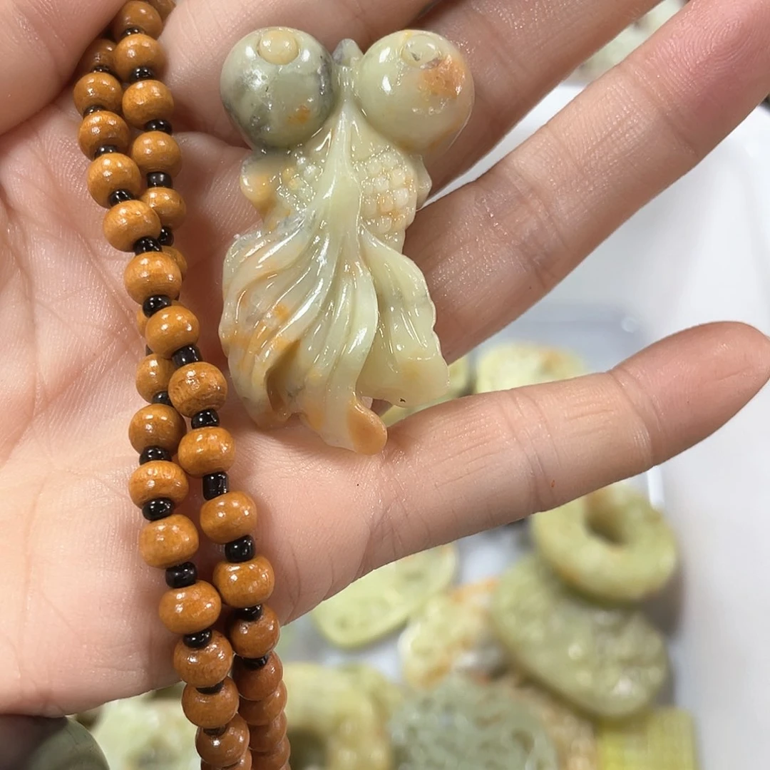 蛇纹石玉颈饰未镶嵌