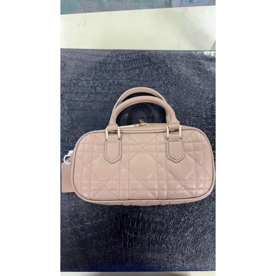 时尚潮流真皮新款女包斜挎包蒂保龄球 10740 灰棕色
