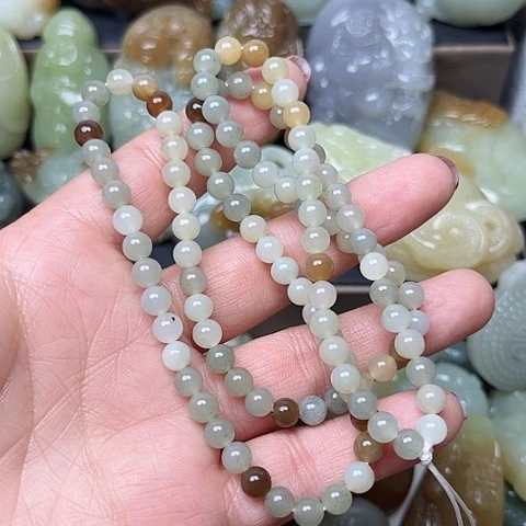 颈饰未镶嵌和田玉龍**人