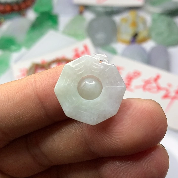 翡翠吊坠(赠链)未镶嵌