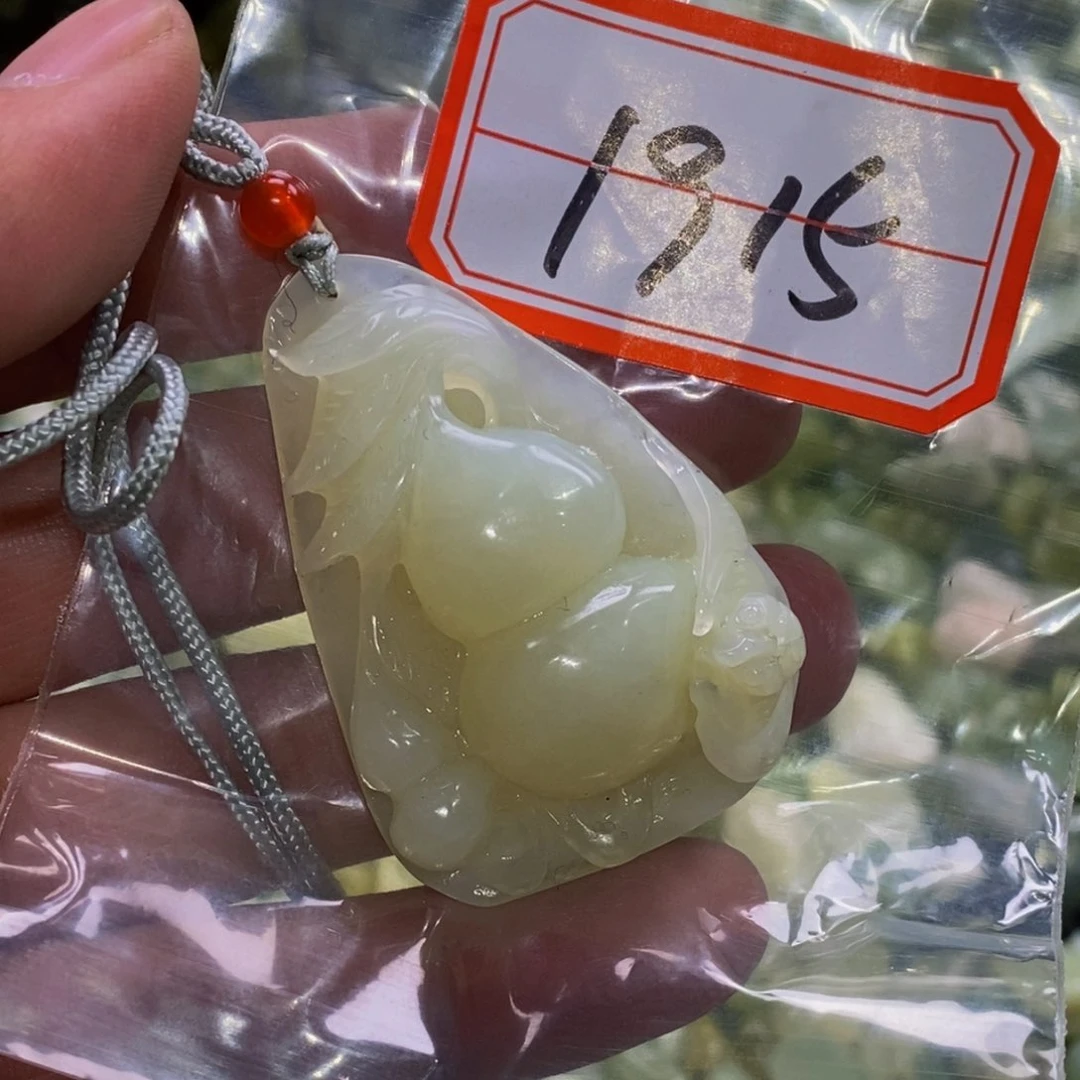 蛇纹石玉吊坠未镶嵌