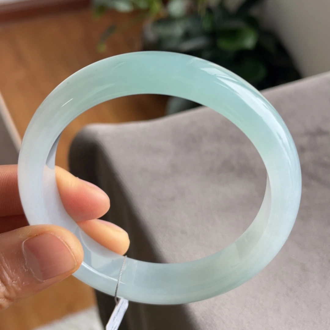 翡翠未镶嵌手镯半山水