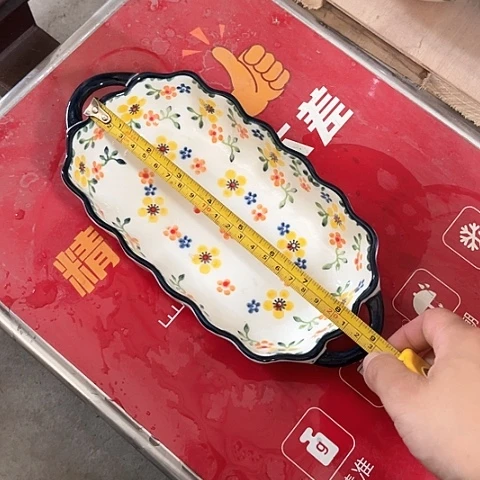 微瑕，不能明火，口径21高度4烤盘一个