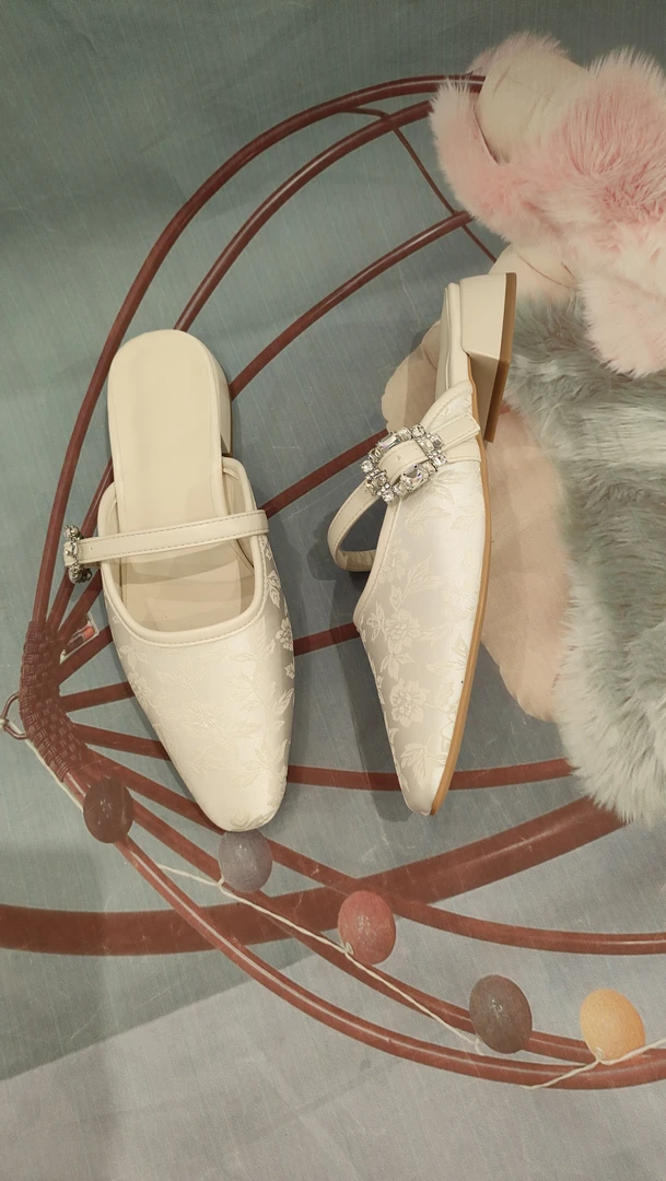 2025新款夏季低跟水钻刺绣粗跟凉拖