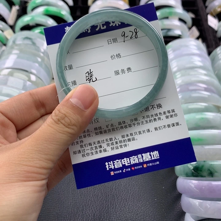 ****y翡翠未镶嵌手镯公主