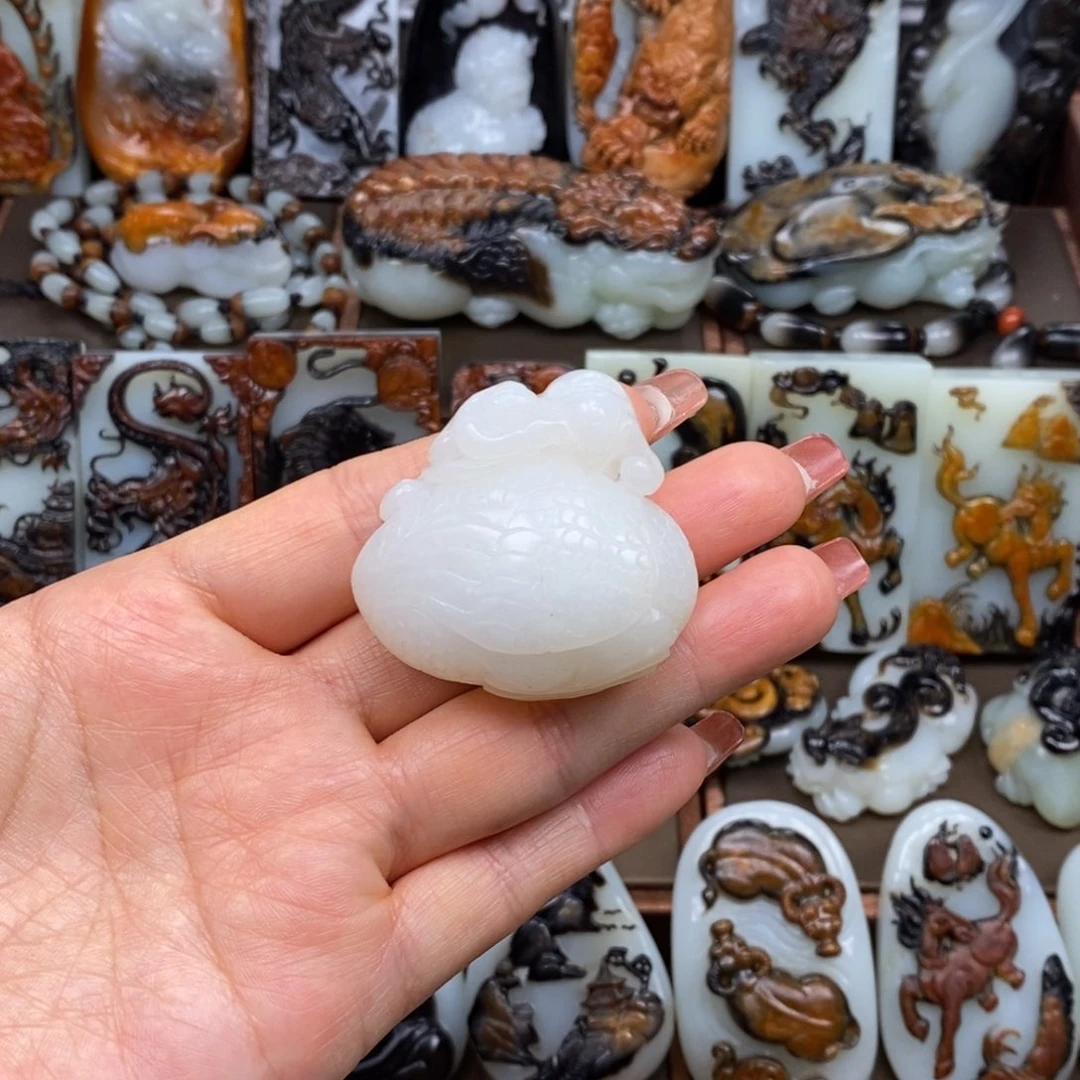 颈饰未镶嵌和田玉