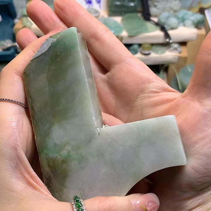 翡翠挂件未镶嵌毛料