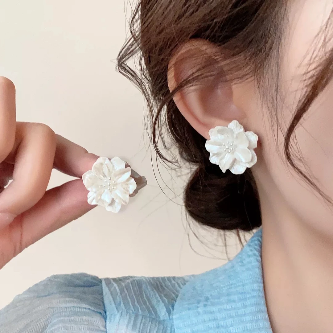 合金树脂耳饰 【太美了】甜美白色花朵耳钉饰品百搭气质高级感小众