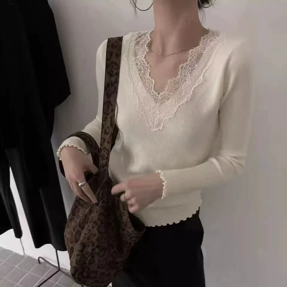 V领蕾丝竖纹长袖修身针织打底衫上衣女