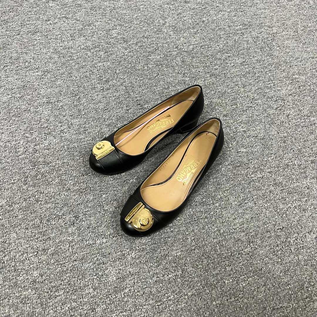 99新 FERRAGAMO/菲拉格慕 菲拉格慕黑色平底皮鞋6.5码