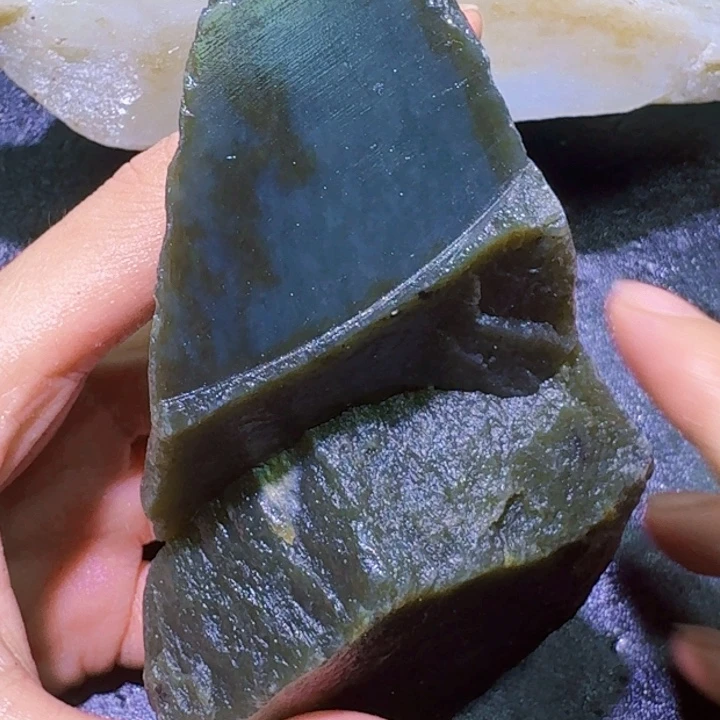 未镶嵌和田玉（糖玉）珠宝半成品