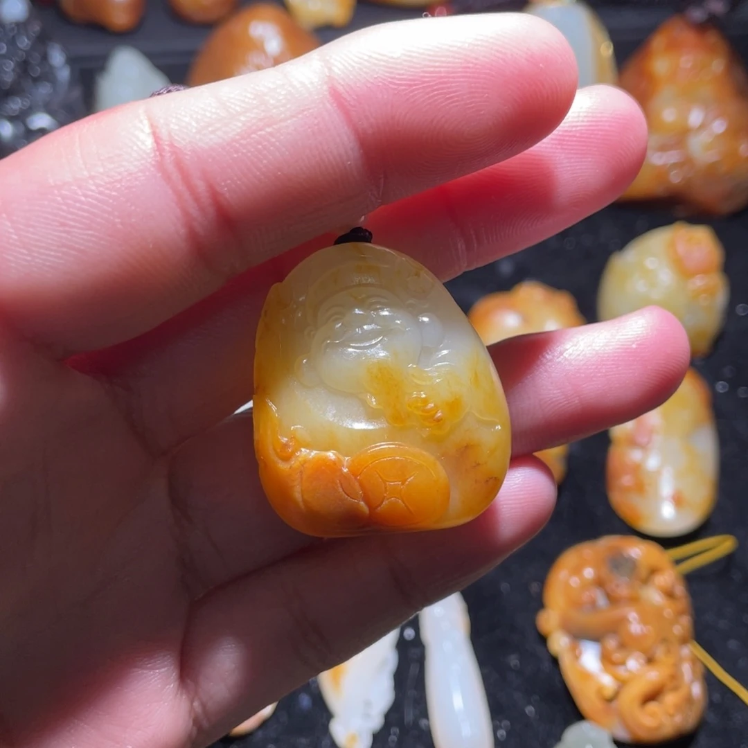 和田玉挂件未镶嵌晴****?