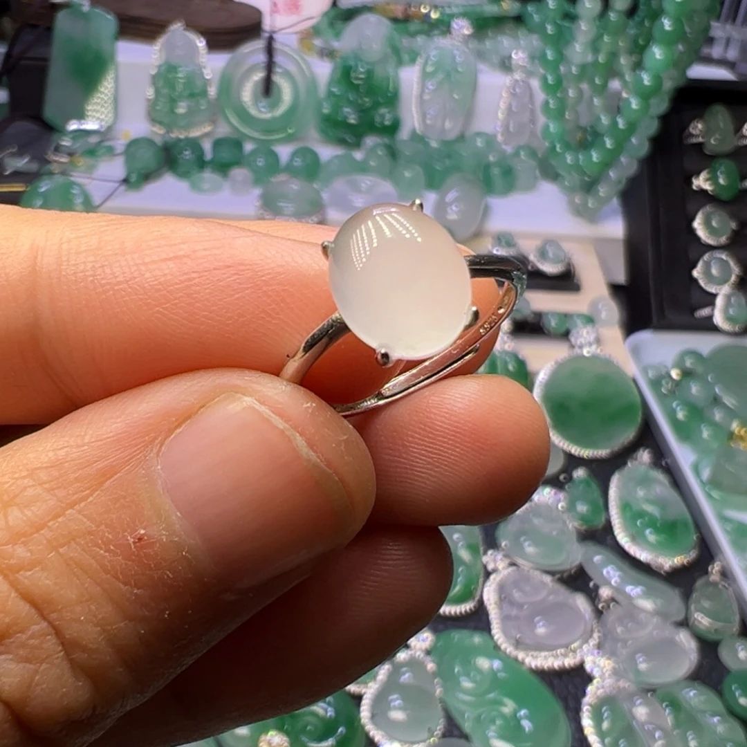 石英质玉（非洲翠）未镶嵌颈饰