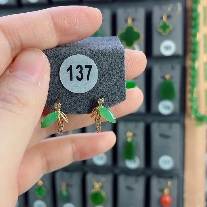 翡翠18K金镶嵌耳饰