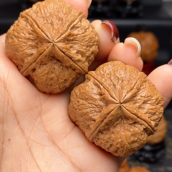 文玩核桃吊坠四棱