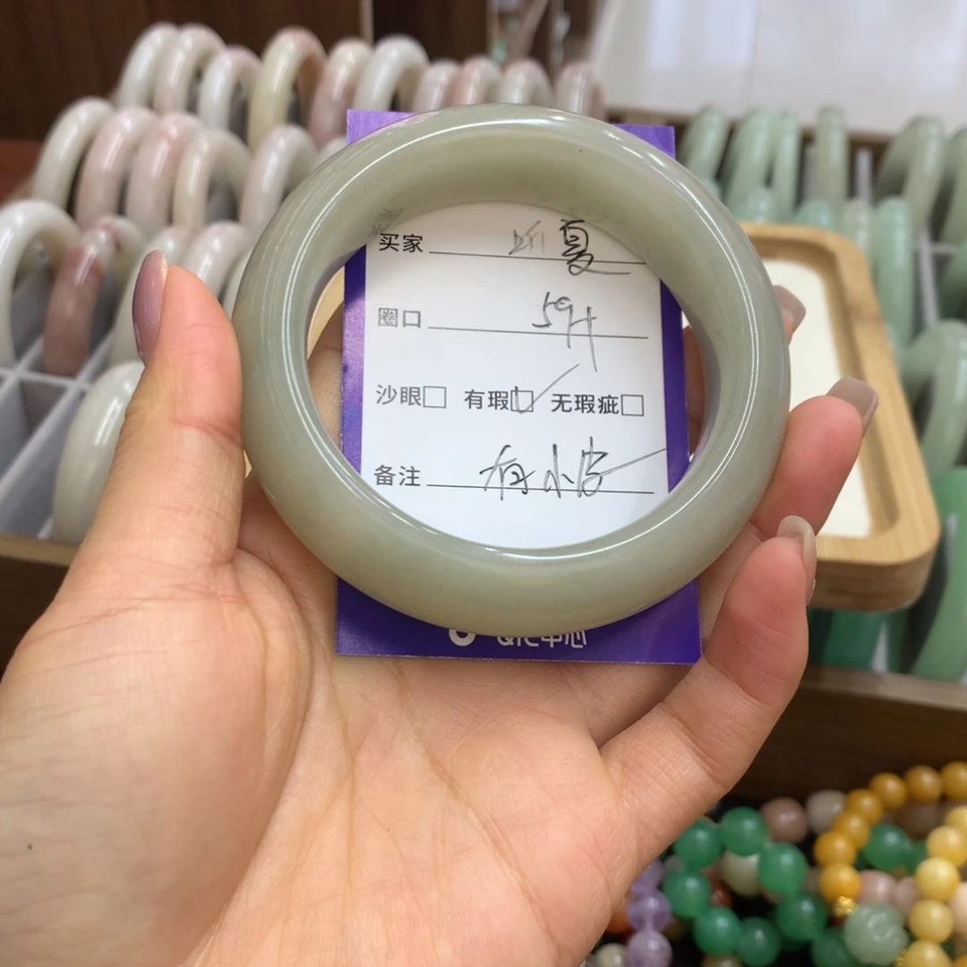听***.石英质玉未镶嵌手镯