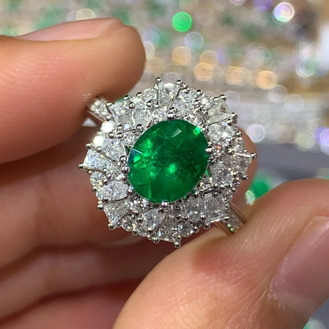 18K金镶嵌祖母绿戒指