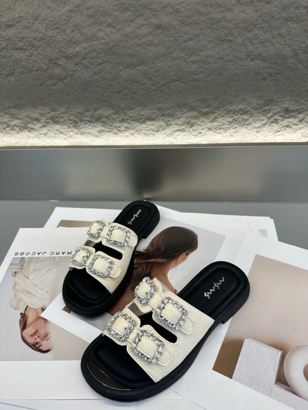 玛莎玛索68-107爆款纯皮钻扣凉拖