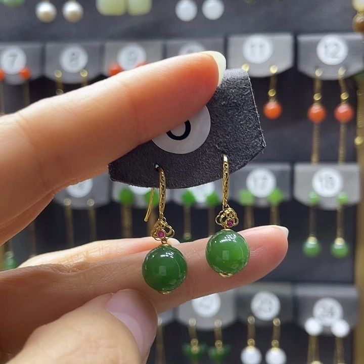 和田玉18K金镶嵌耳饰