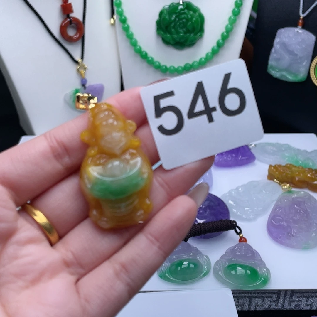 翡翠吊坠(赠链)未镶嵌