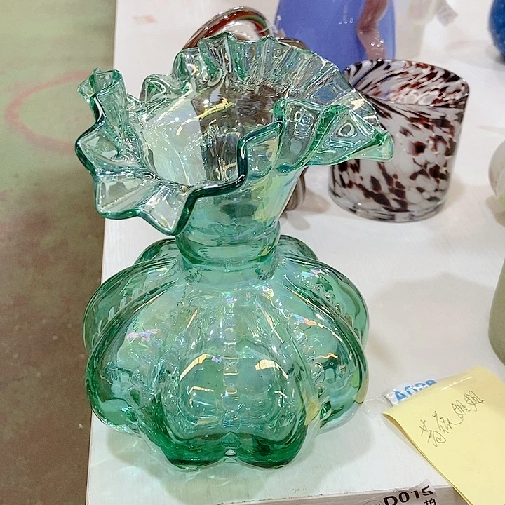 琉璃花瓶高度18厘米口4厘米